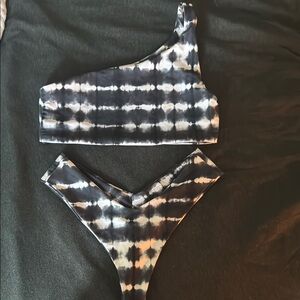 Skatie tie dye (forgot name) Ellis top & Mandi bottom set